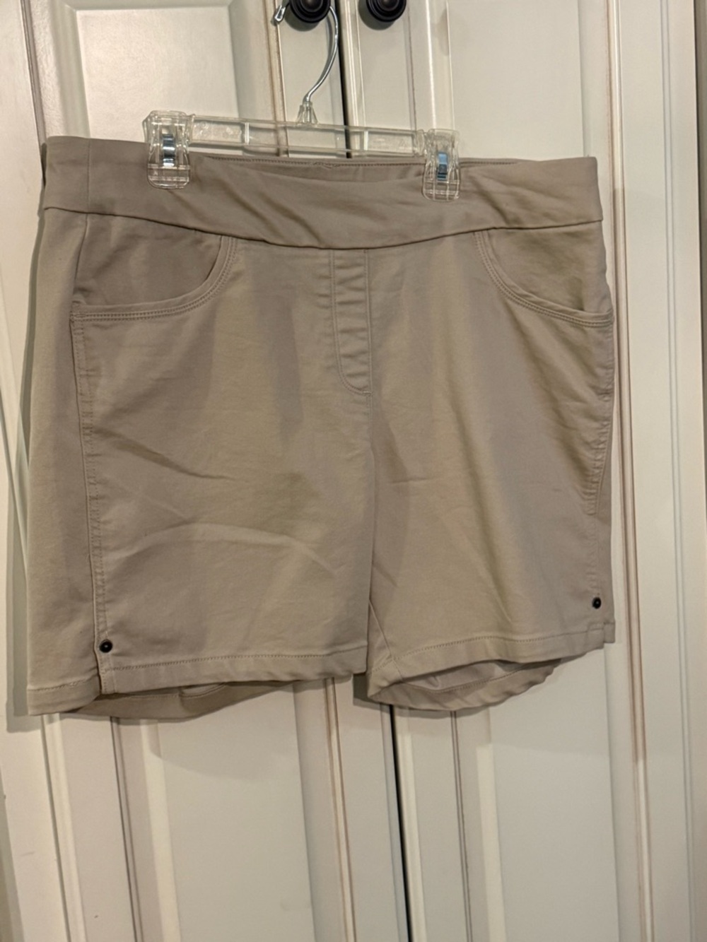 Liz Claiborne Taupe Pull-On Shorts
